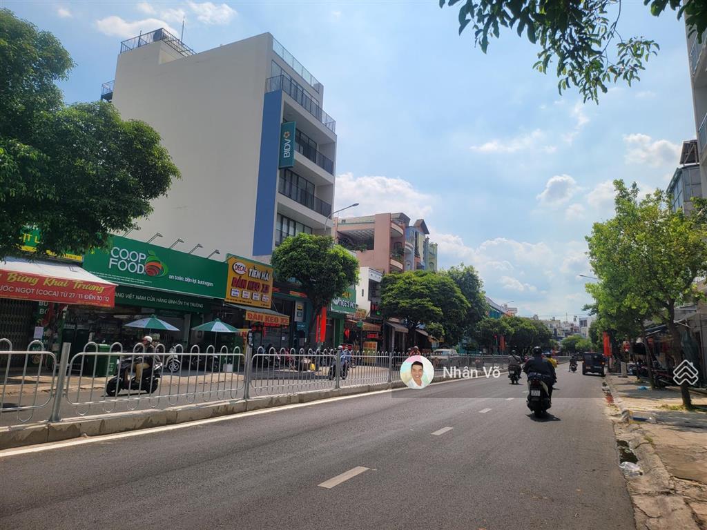 17 tỷ  dt 4.5mx18m, đúc 4 tầng. mtkd đường 24m nguyễn sơn vị trí đẹp gần ngã 4 văn cao