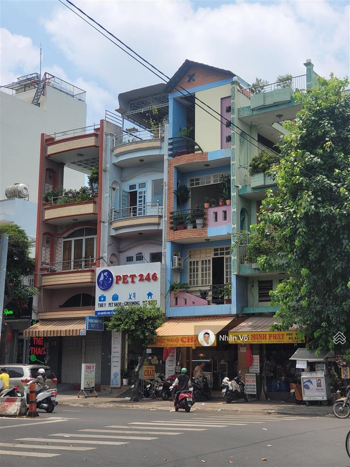 17 tỷ  dt 4.5mx18m, đúc 4 tầng. mtkd đường 24m nguyễn sơn vị trí đẹp gần ngã 4 văn cao