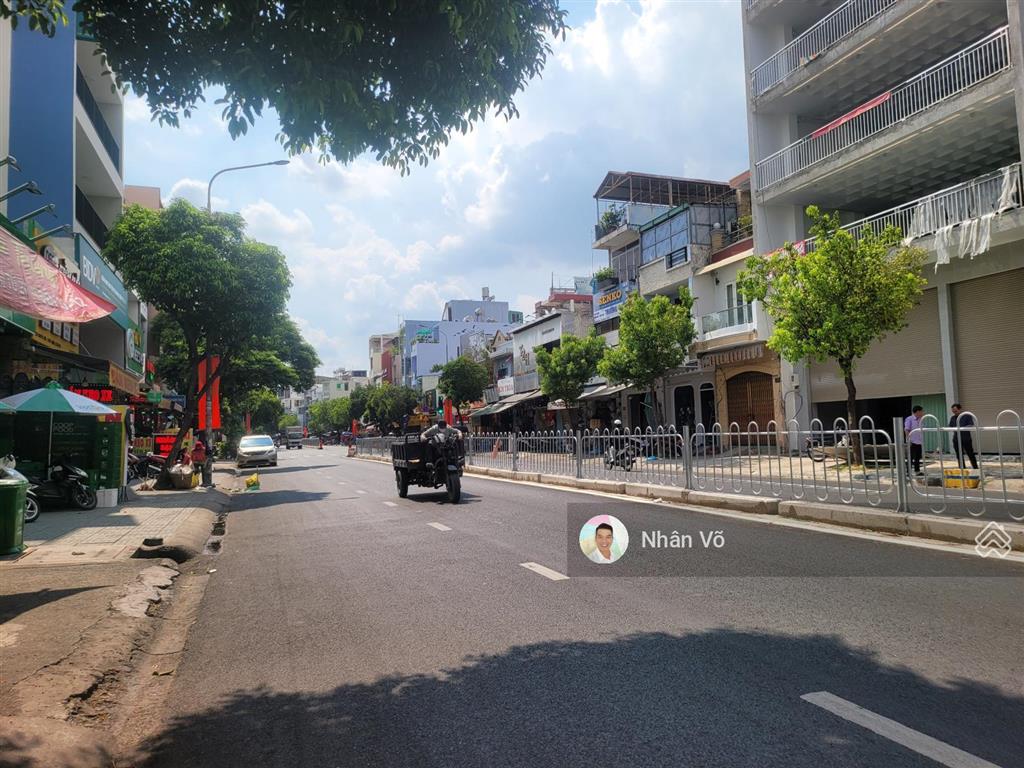 17 tỷ  dt 4.5mx18m, đúc 4 tầng. mtkd đường 24m nguyễn sơn vị trí đẹp gần ngã 4 văn cao