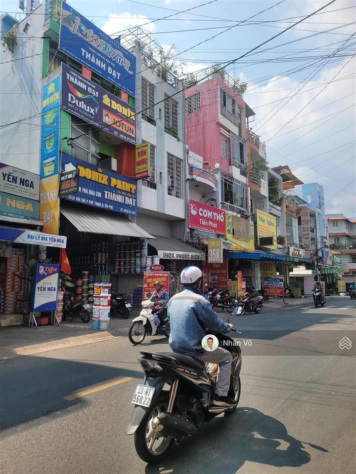 12 tỷ tl  dt 4mx17m, vị trí rất đẹp. lề rộng 4m mtkd đường văn cao