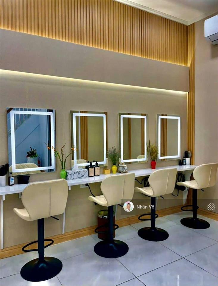 14.5 tỷ tl  mt âu cơ kế nguyễn hồng đào. dt 3.7mx28m. vị trí đẹp