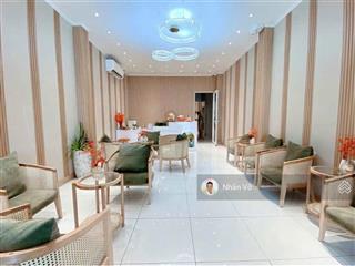 19tỷ  mt âu cơ kế nguyễn hồng đào. dt 4.5x26m, nhà đẹp, đúc 4lầu. đang kinh doanh spa đông khách