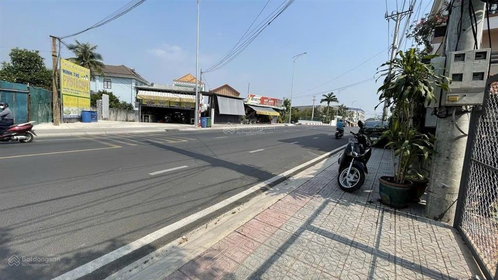 Bán đất 1.410m2 mặt tiền nguyễn hữu cảnh, gần chợ búng, giá 12,5 tỷ