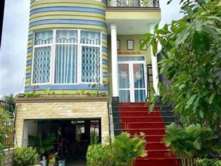 Kẹt tiền bán căn nhà 2 lầu đẹp mt đường ngay cầu phú long, gần trạm thu phí dt 204m2 (6x34)