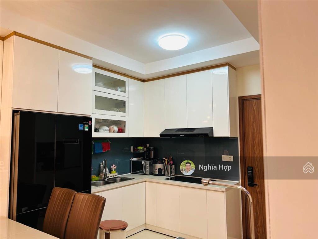 Bán căn hộ 3 phòng ngủ, 2 nhà vệ sinh, 2 balcon tại pegasuite 1, có nội thất, ht vay
