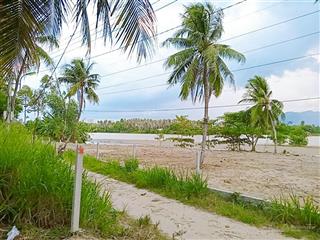 Cặp góc ngay cạnh bờ kè sông cái, thông ra sông và biển trần phú