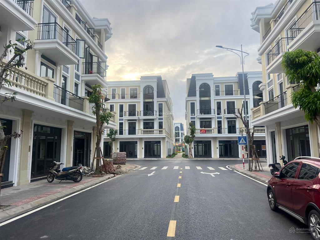 Cực kỳ hiếm, duy nhất căn liền kề golden point mặt đường thời đại tđ347 đối diện công viên 5000m²