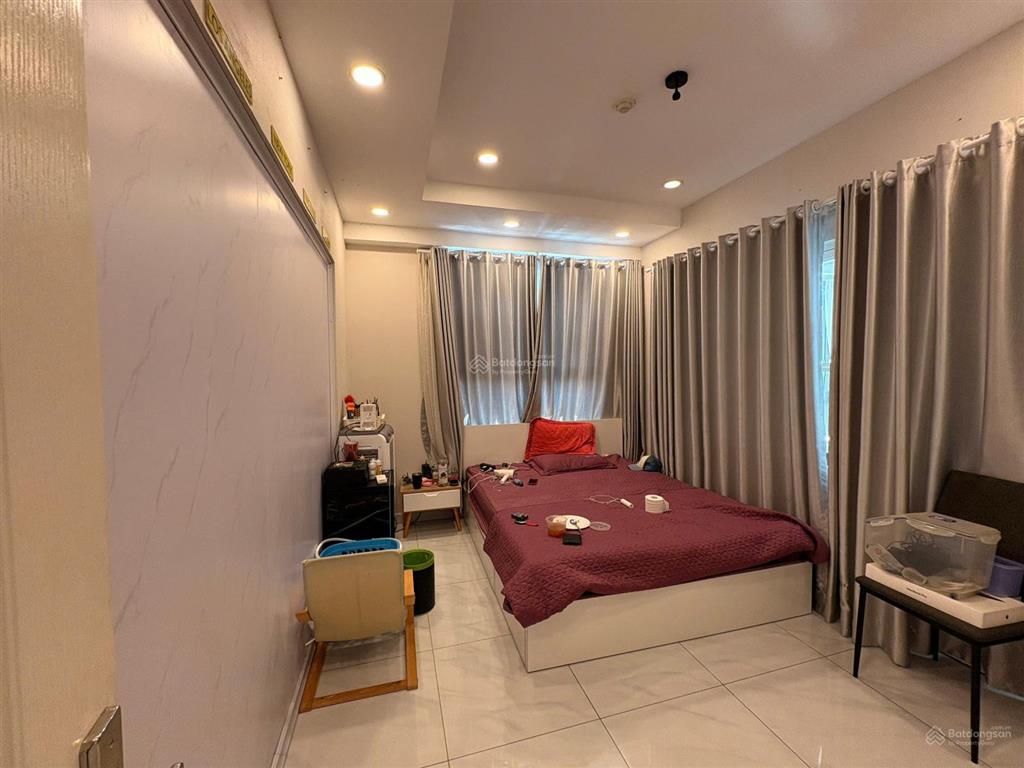 Cho thuê căn hộ kingston, có slot ôto, 2pn, 2wc, full nội thất, giá 20 triệu/th, 0908 435 ***