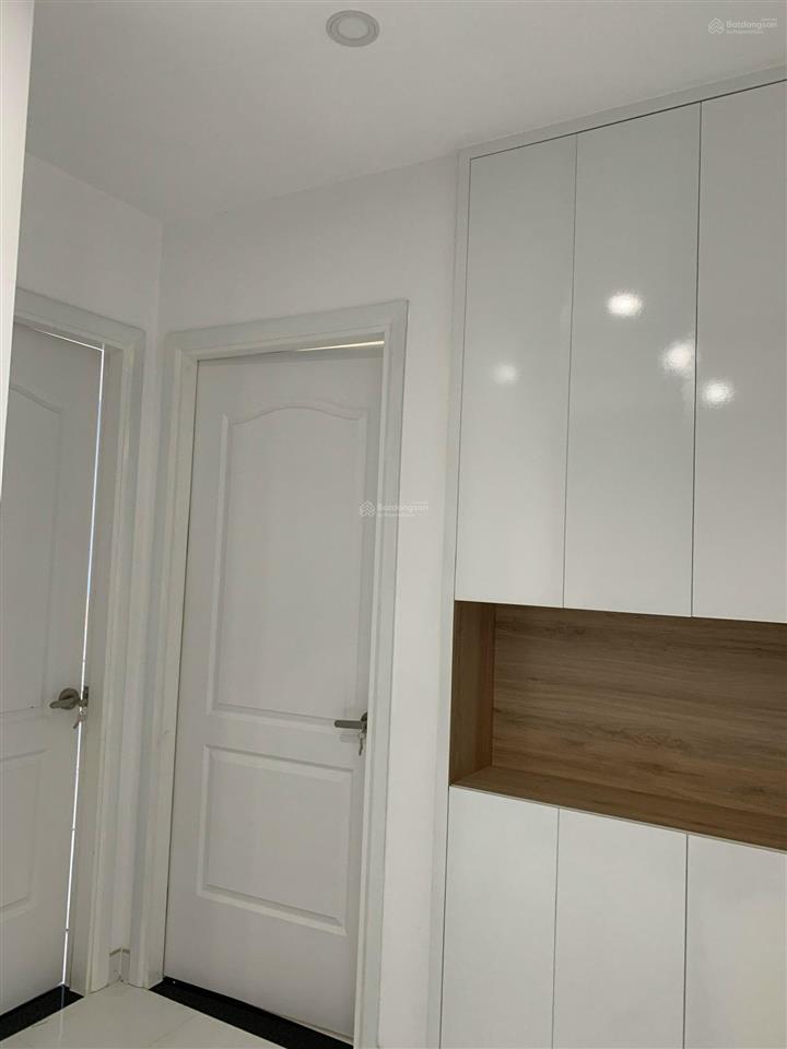 Cho thuê căn hộ kingston, có slot ôto, 2pn, 2wc, full nội thất, giá 20 triệu/th, 0908 435 ***