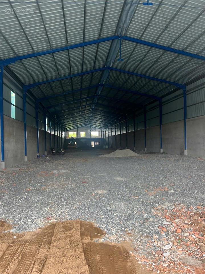 Cho thuê xưởng mới. mt ql 1a vĩnh long dt 1400m2