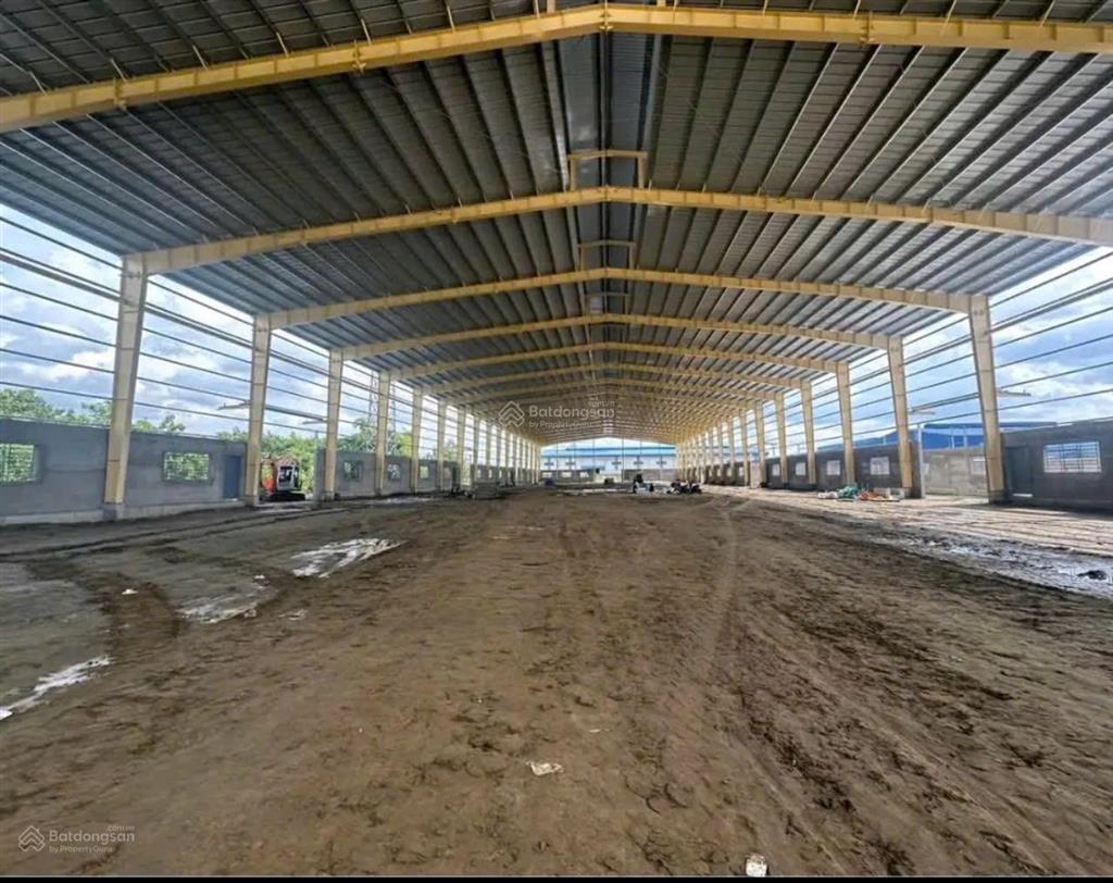 Cần bán đất mt ql1a dt 16400m2, giá 83 tỷ