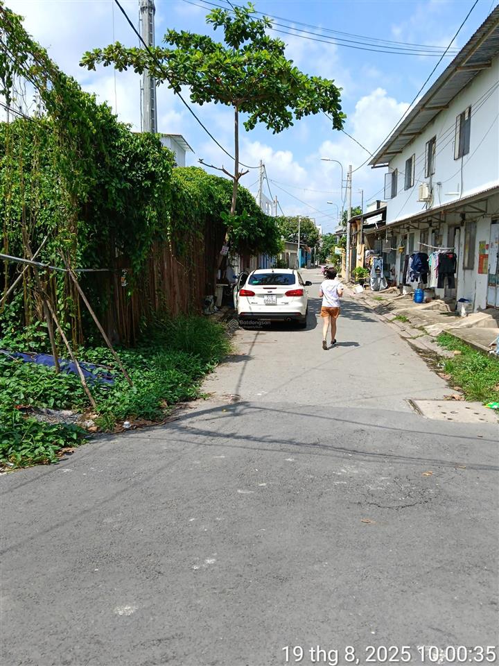 Bán nhà đường 826c long hậu 4,5*20m, hxh, shr, giáp nhà bè, sang tên ngay