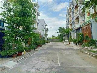 Bán nền 4,3*14m, đường 10m, 2 tỷ, kdc hoàng hoa long hậu, đường 826c, giáp nhà bè, shr, khu đồng bộ