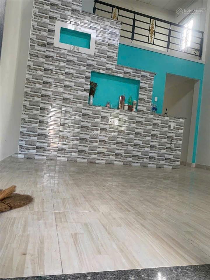 Bán nhà đẹp đường 826c long hậu, 5*16m, hxh, 1,95 tỷ, giáp nhà bè, sổ hồng riêng, st ngay