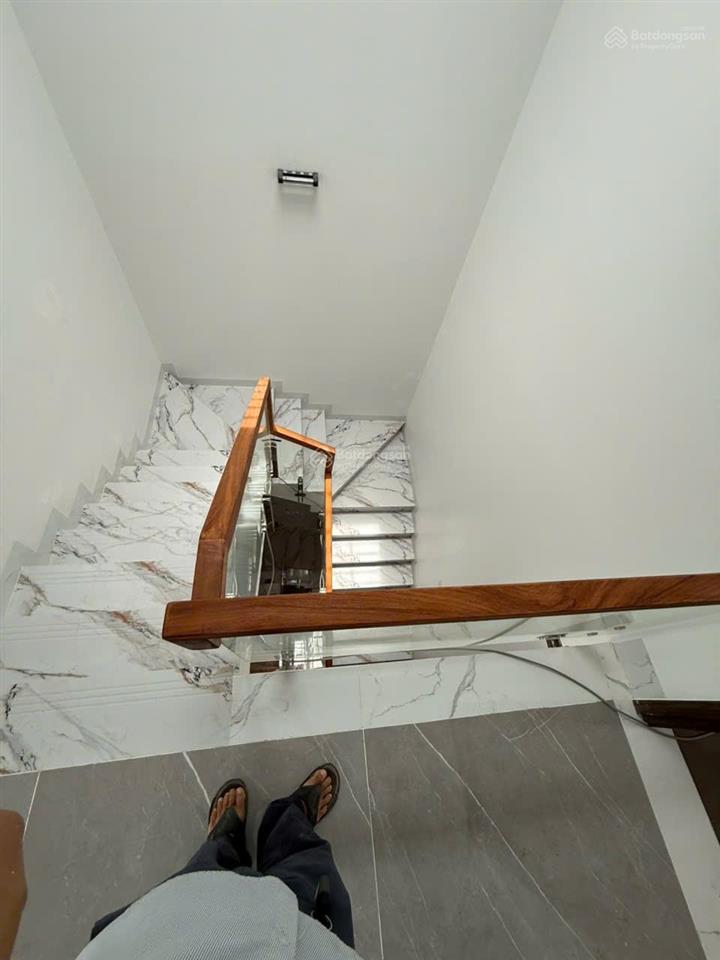 Bán nhà mới 3 tầng 4,3*15m, đường 10m, 3,85 tỷ, kdc hoàng hoa long hậu, giáp nhà bè, shr, hoàn công