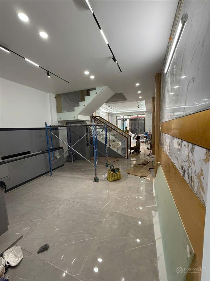 Bán nhà mới 3 tầng 4,3*15m, đường 10m, 3,85 tỷ, kdc hoàng hoa long hậu, giáp nhà bè, shr, hoàn công