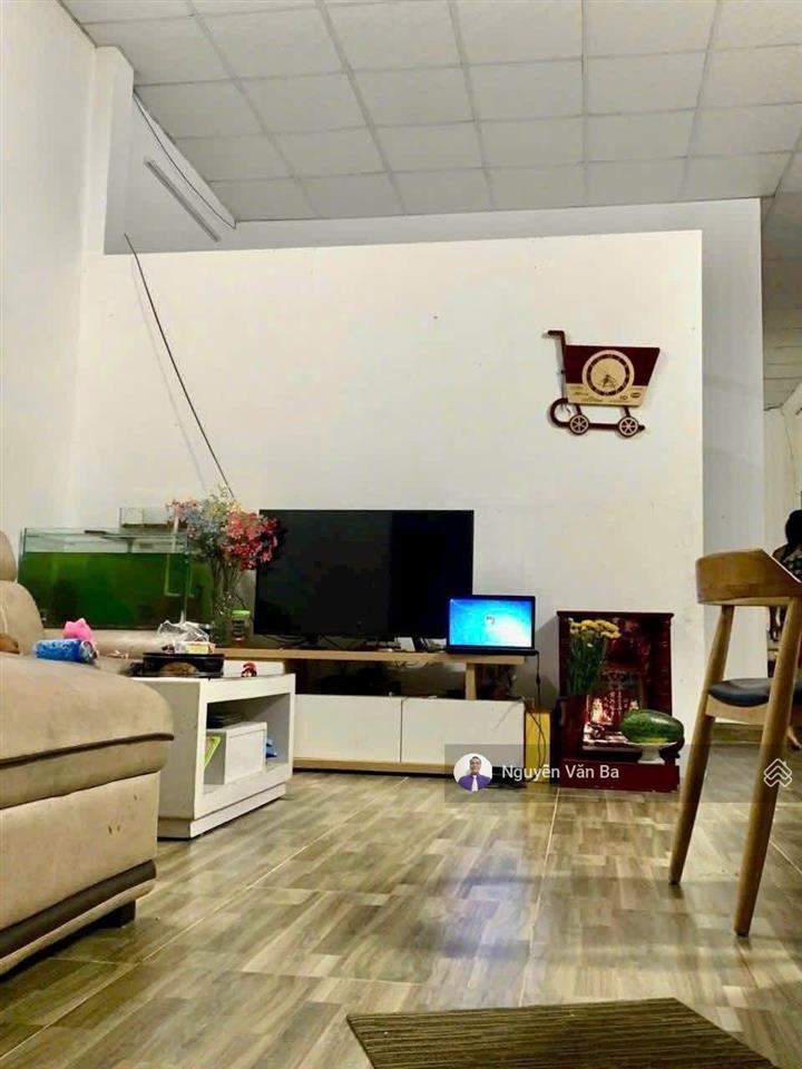Bán nhà long hậu giá rẻ, 5*16m, 2,05 tỷ, kế sg village, t& t, hẻm xe hơi, kế lê văn lương, shr