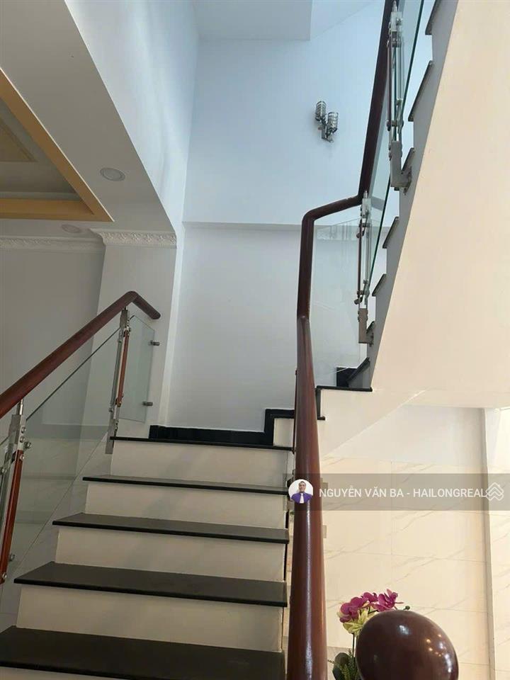 Bán nhà kdc hoàng hoa long hậu 3 tầng 4,3*15m, giá 3,8 tỷ, kế sg village, t&t millennia, shr