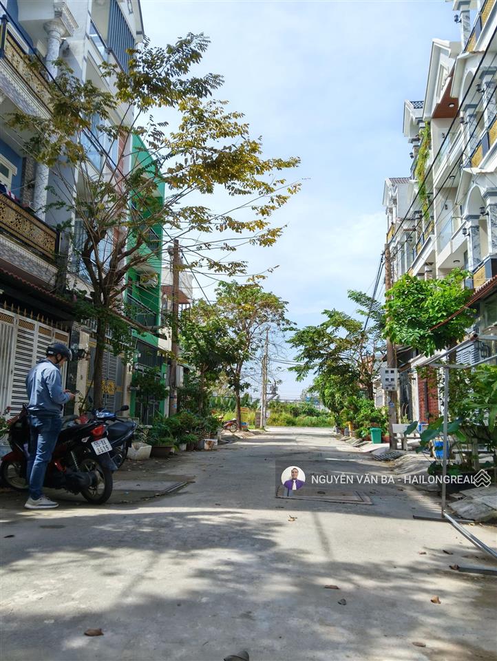 Bán nhà kdc hoàng hoa long hậu 3 tầng 4,3*15m, giá 3,8 tỷ, kế sg village, t&t millennia, shr