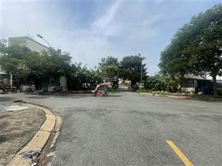 Lô góc trục dg 12 m, sát trục đường số 5 luôn nha quí vị ( lg 24 m) giá chỉ 4,850 tỷ /147,5m2.