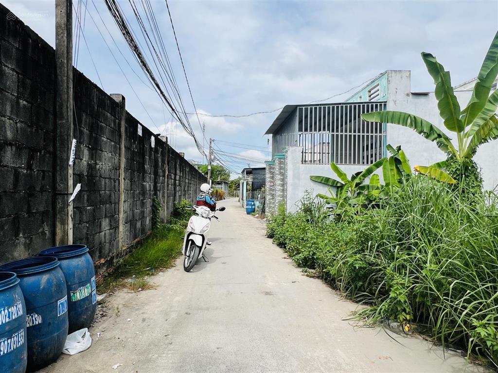Bán lô đất ngộp 2 mt bê tông gần ngã 3 mỹ hạnh, đường thông tl824 qua tl9
