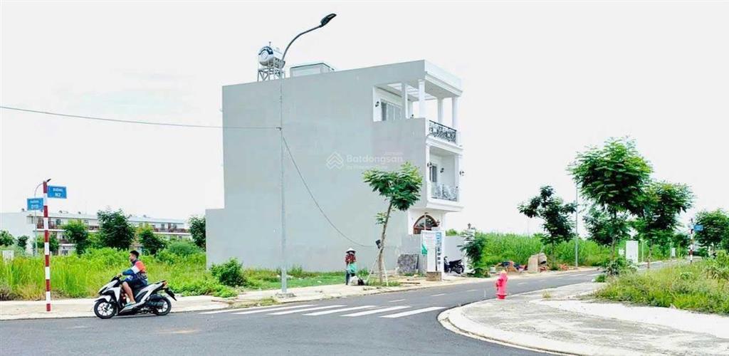 Bán nền  nhận gởi bán lại ra hàng nhanh  xây nhà  đường lớn  căn góc  view công viên