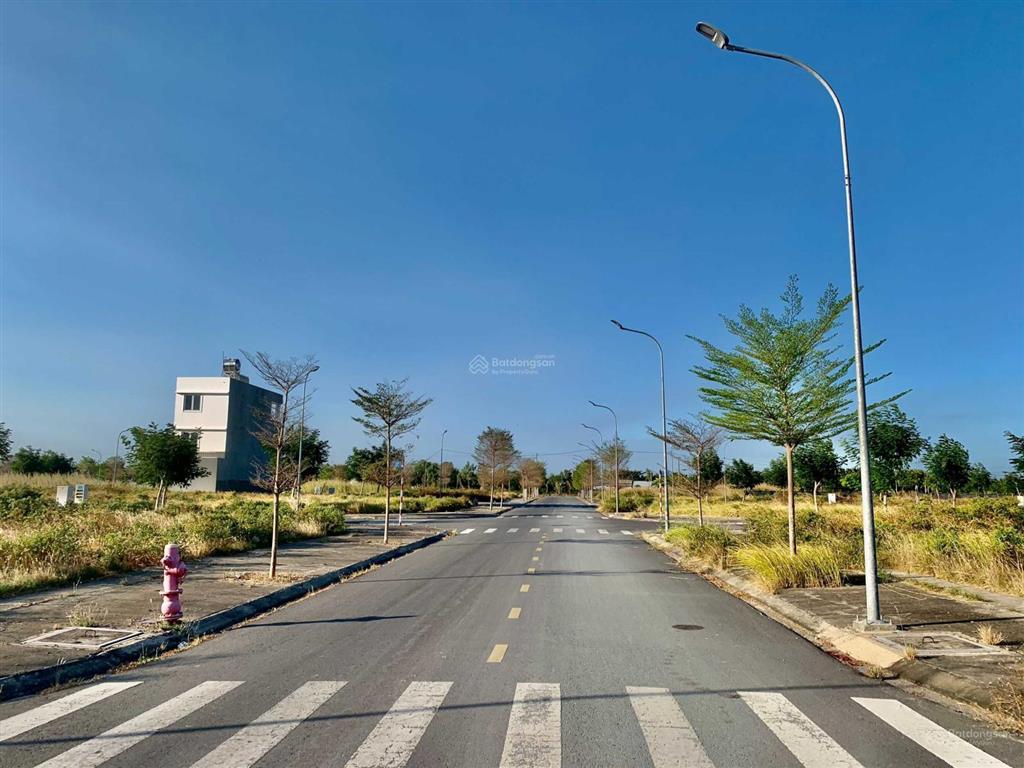 Bán nền  nhận gởi bán lại ra hàng nhanh  xây nhà  đường lớn  căn góc  view công viên