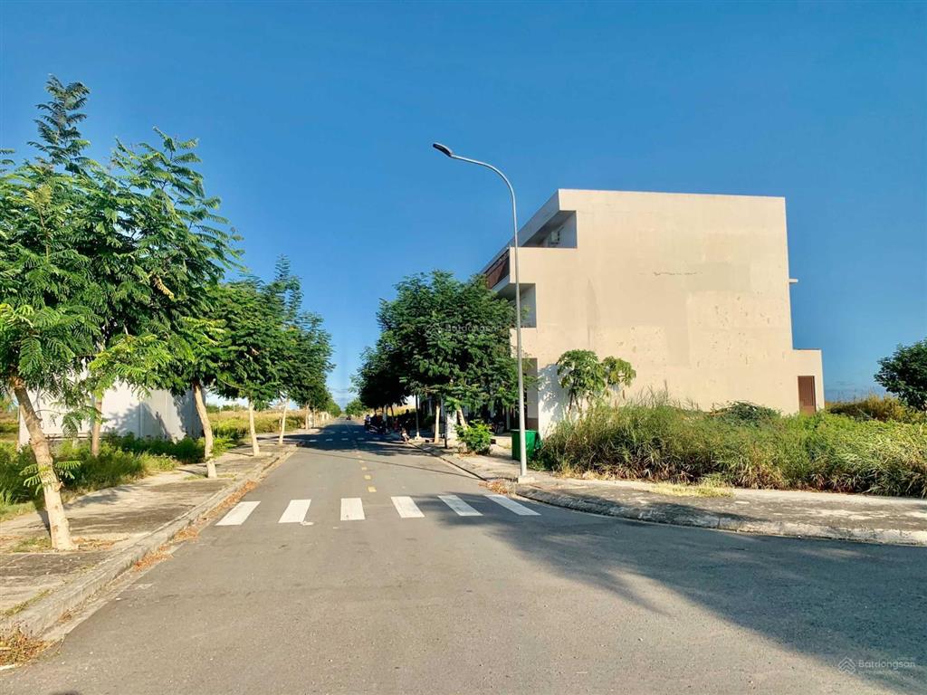 Bán nền  nhận gởi bán lại ra hàng nhanh  xây nhà  đường lớn  căn góc  view công viên