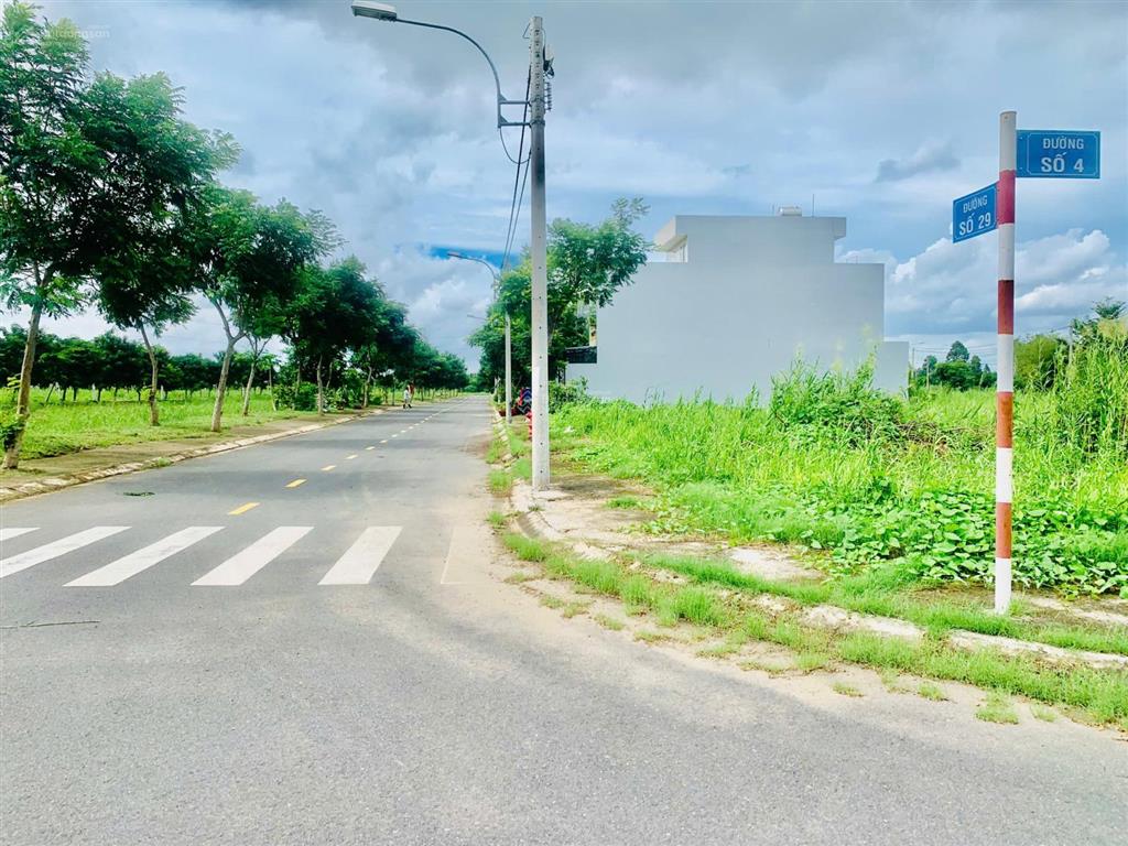 Chuyên bán nền và nhận ký gởi bán lại nhanh  xây nhà đầy đủ đường lớn  căn góc  view công viên