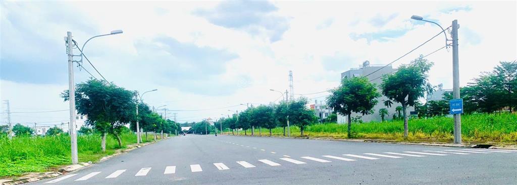 Chuyên bán nền và nhận ký gởi bán lại nhanh  xây nhà đầy đủ đường lớn  căn góc  view công viên