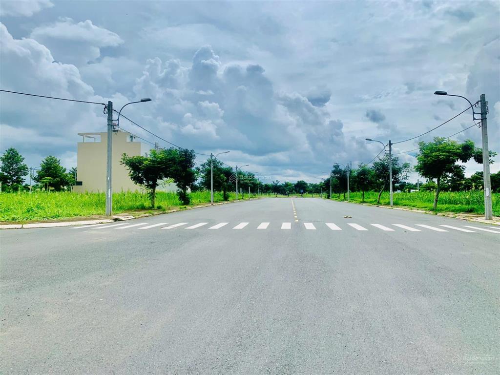 Chuyên bán nền và nhận ký gởi bán lại nhanh  xây nhà đầy đủ đường lớn  căn góc  view công viên