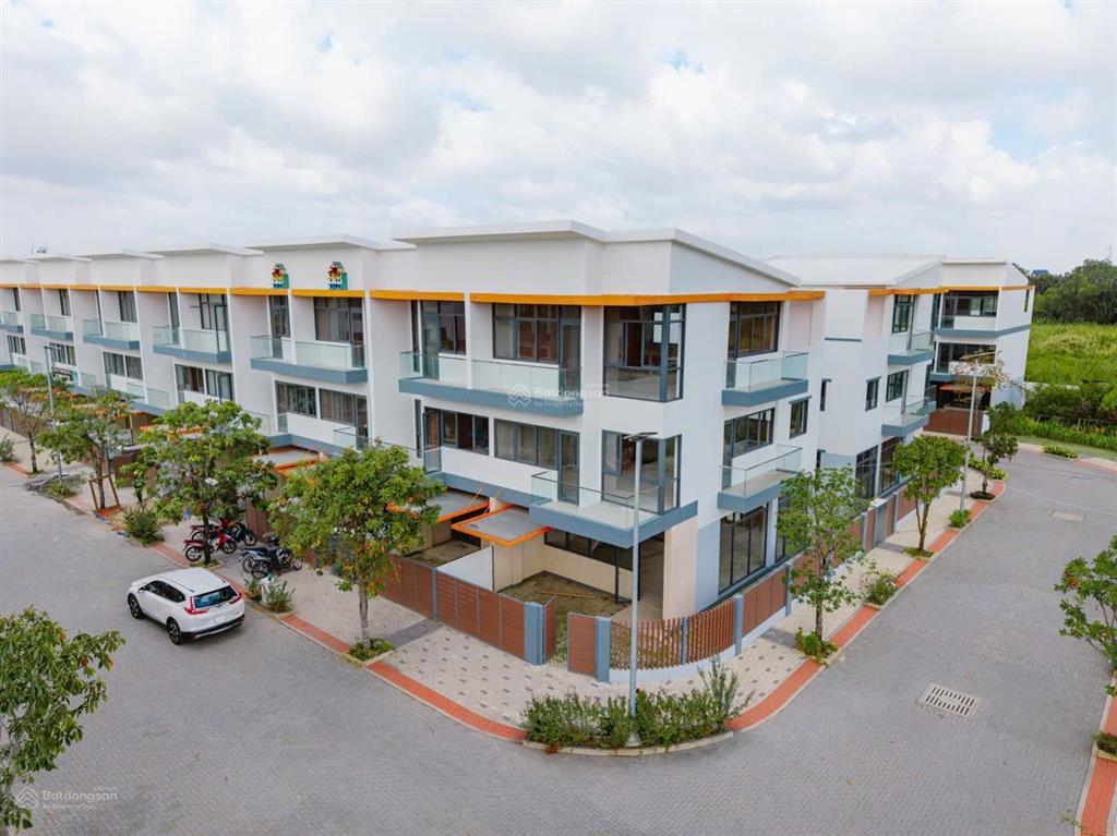 Bán nhà  đường lớn  căn góc  view công viên