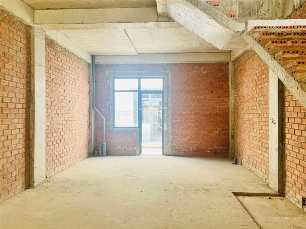 Bán nhà  đường lớn  căn góc  view công viên