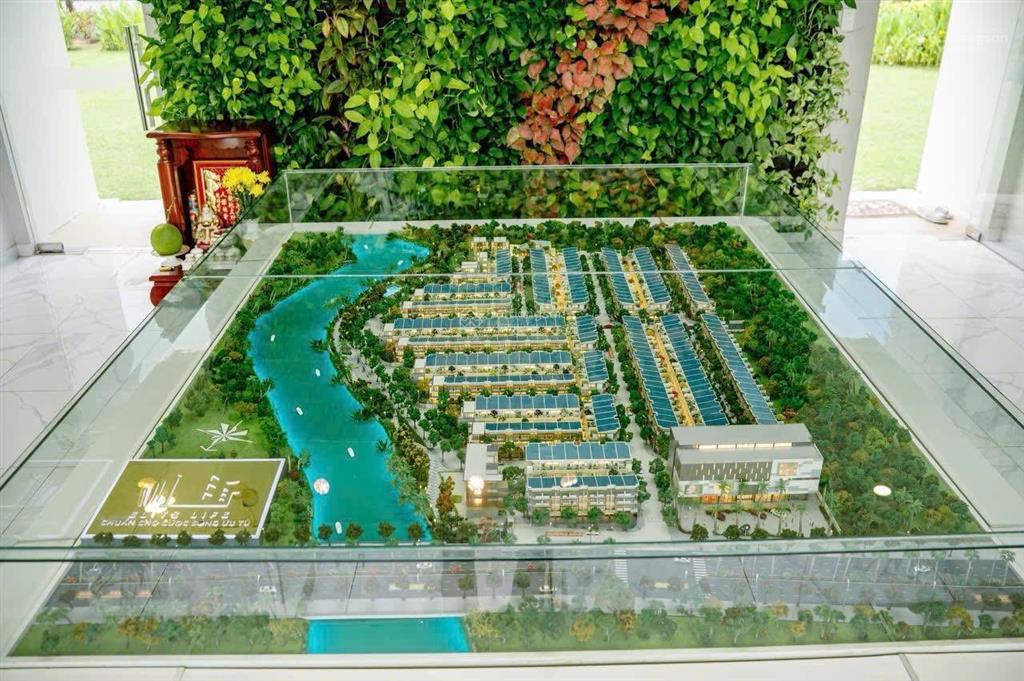 Bán nhà  đường lớn  căn góc  view công viên