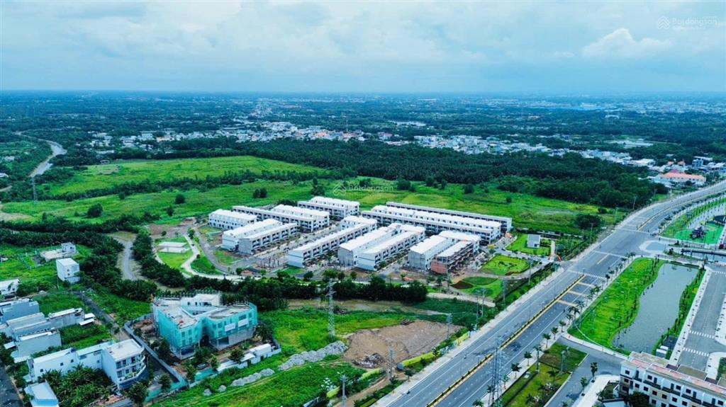 Bán nhà  đường lớn  căn góc  view công viên