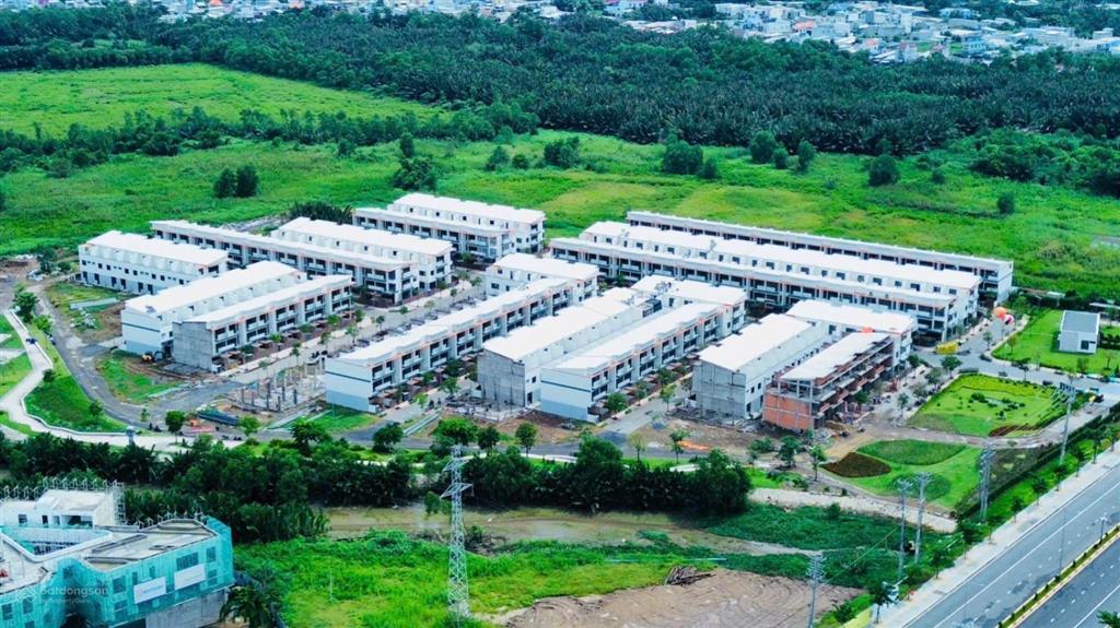 Bán nhà  đường lớn  căn góc  view công viên