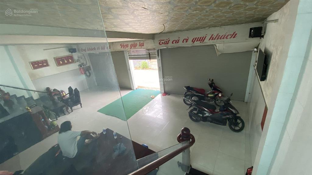 Kẹt tiền bán gấp nhà kinh doanh mặt tiền, dt 300m2 thổ cư, doanh số 30 triệu/tháng. chính chủ