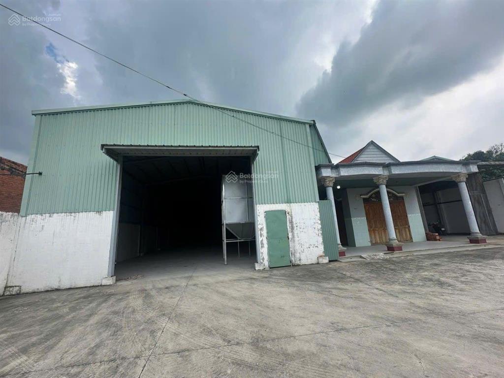 Bán nhà xưởng giá rẻ đức hòa long an, dt 2781m2, giá 14 tỷ
