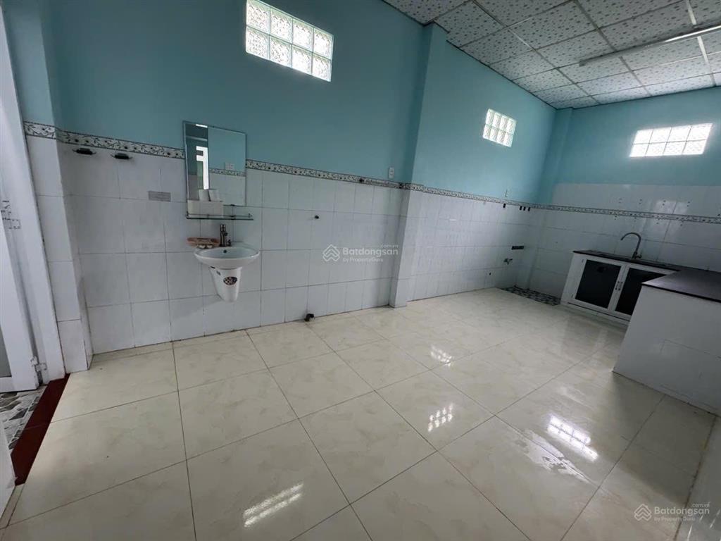 Bán nhà hẽm 32 lương văn chấn , phường khánh hậu , tp tân an  diện tích  10.5 x 19.8 hậu 7.5m2