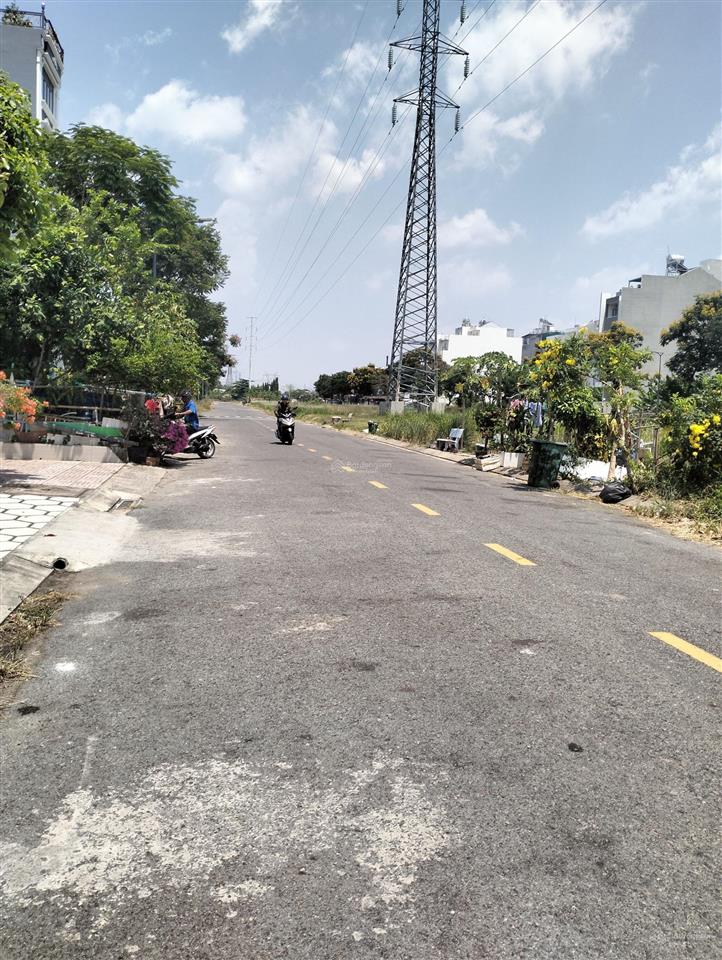 Hạ giá bán gấp nền đất sổ đỏ nằm trong kdc ấp 4 phong phú giá rẻ nhất khu vực