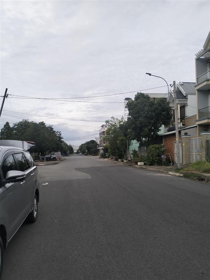 Hạ giá bán gấp nền đất sổ đỏ nằm trong kdc ấp 4 phong phú giá rẻ nhất khu vực