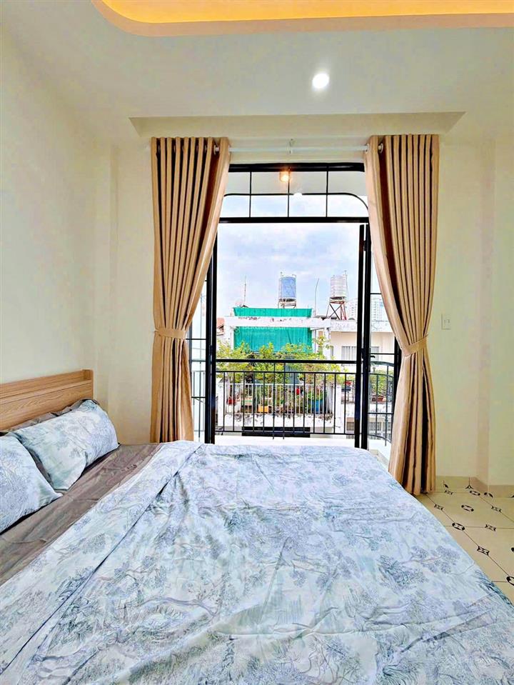 Chính chủ  bán căn nhà mới 4 tầng  có thang máy  6 pn  6wc, full nội thất, đường 22 linh đông