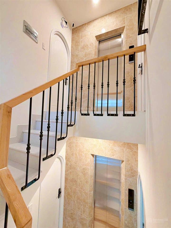 Chính chủ  bán căn nhà mới 4 tầng  có thang máy  6 pn  6wc, full nội thất, đường 22 linh đông