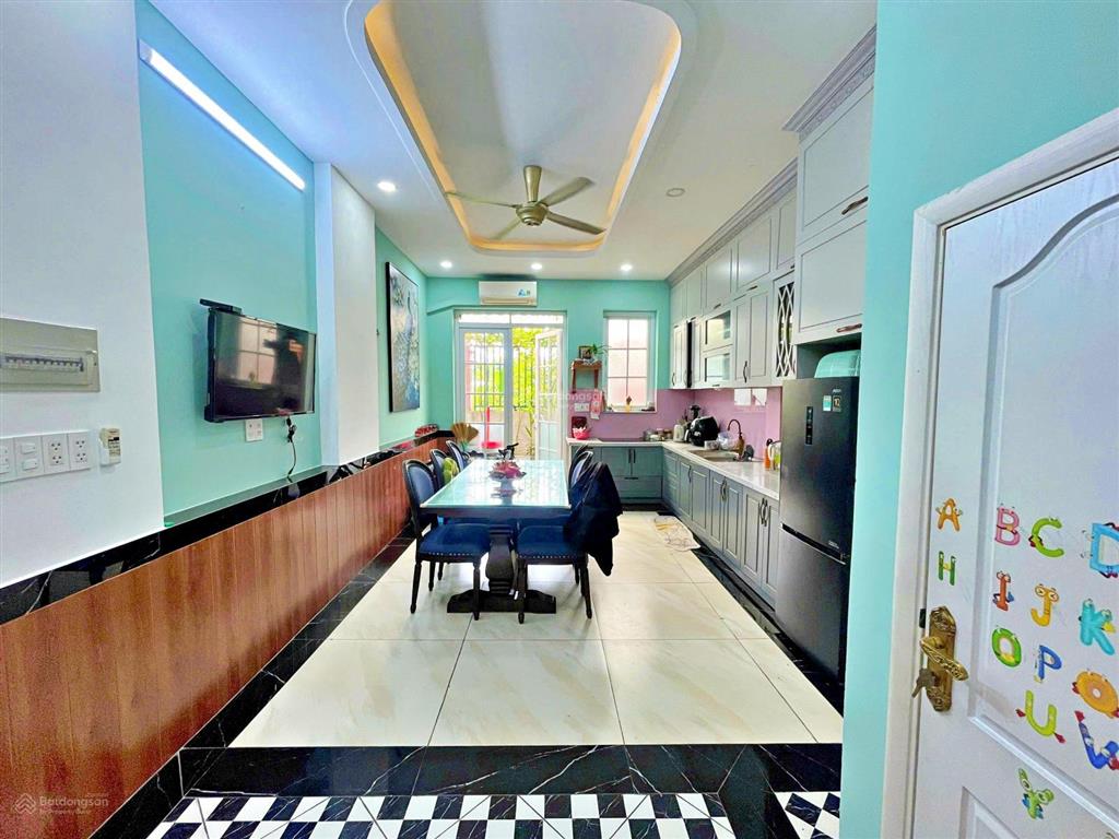Chính chủ bán nhà 4 tầng, dts 76m2 đường 7m, khu dân trí  an ninh, tiện ích đầy đủ, giáp hiệp bình