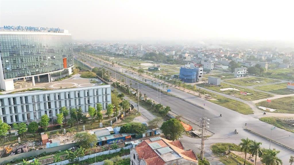 Giá tốt !! 90m2 đất dịch vụ xã an thượng mặt đường liên khu 8 view thẳng học viện chính sách