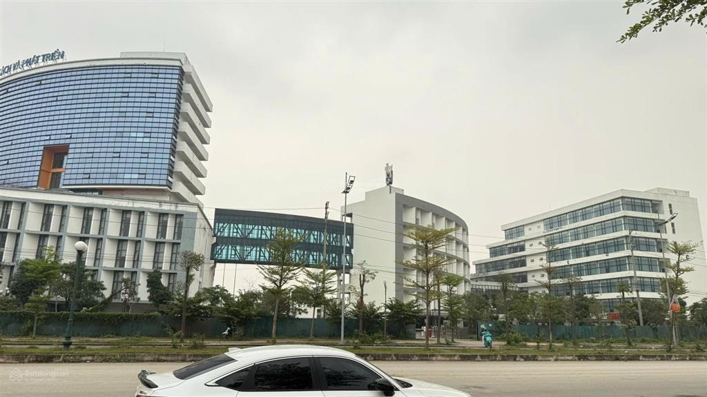 Giá tốt !! 90m2 đất dịch vụ xã an thượng mặt đường liên khu 8 view thẳng học viện chính sách