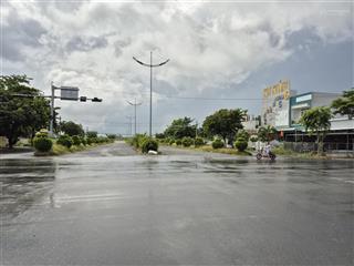 Bán 2 nền nhà, đổ 2 tắm, đường 2 chiều, thắng ra chợ hồng ngự. tỉnh đồng tháp