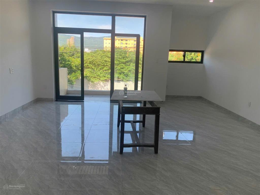 Cần bán nhà 3 tầng, hai mặt tiền đường đường dương lâm 144m2, trung tâm đà nẵng  sổ đỏ lâu dài