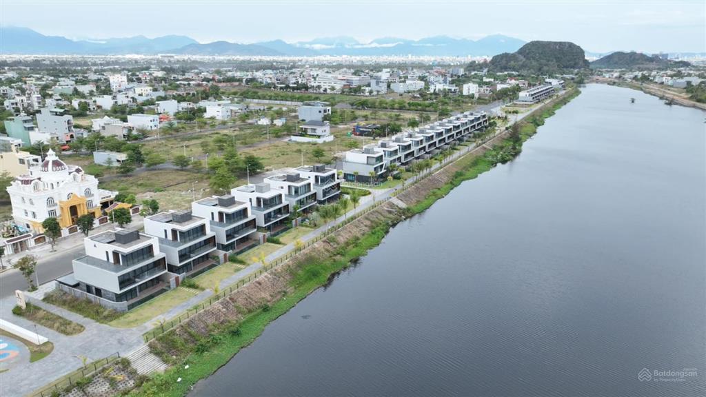 Siêu phẩm  cần bán 300m2 đất biệt thự đường nguyễn phan chánh, liền kề fpt  sổ đỏ lâu dài