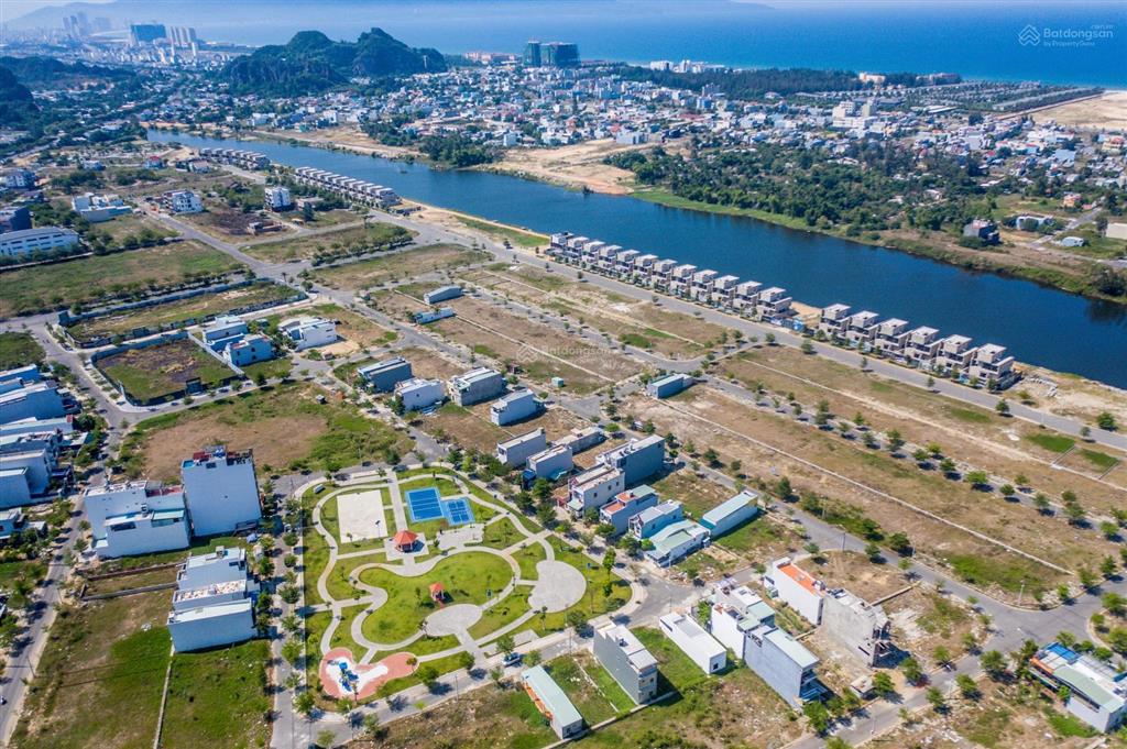 Siêu phẩm  cần bán 300m2 đất biệt thự đường nguyễn phan chánh, liền kề fpt  sổ đỏ lâu dài
